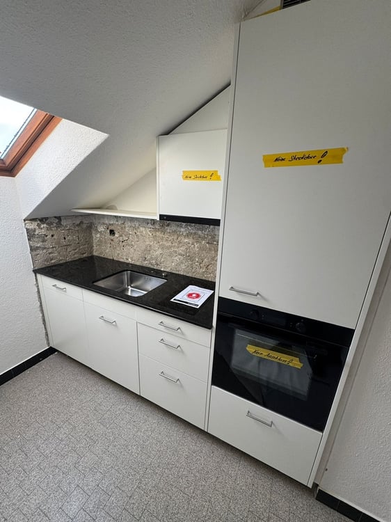 Renoviert 2.5-Zimmer Dachwohnung mit neuer Küche 2