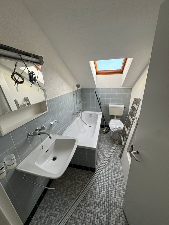 Renoviert 2.5-Zimmer Dachwohnung mit neuer Küche 5