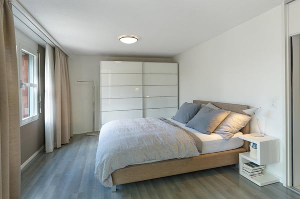 Moderne Wohnung mit eigenem Garten in Oberägeri