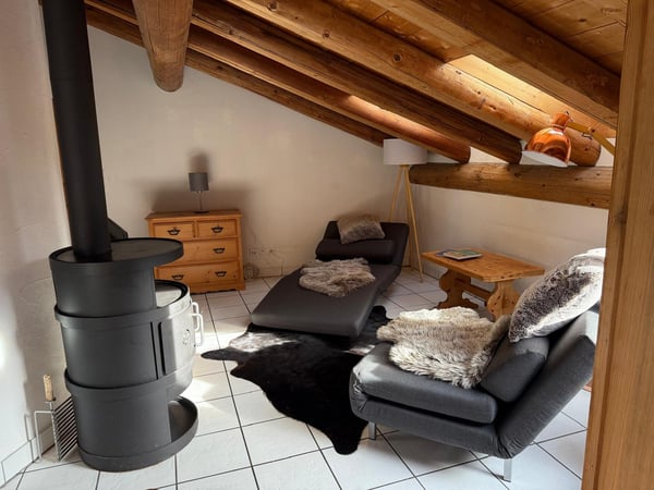 Möbilierte, schön eingerichtete Dachwohnung per 01.02.2026 1