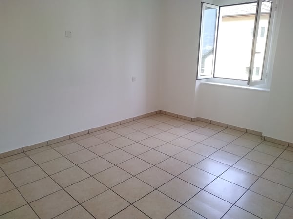 Camorino affittasi 1.5 con parcheggio 5