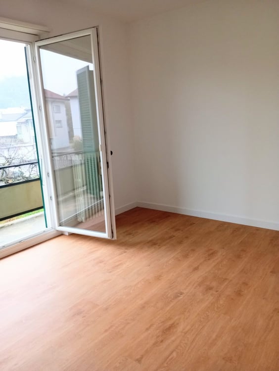 ACCOGLIENTE APPARTAMENTO DI 1.5 LOCALI A CHIASSO 12