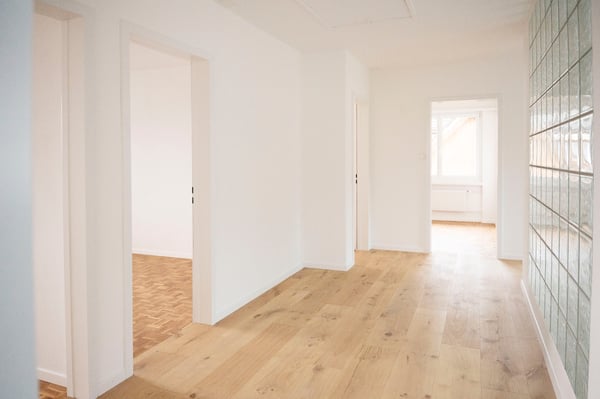 Familienfreundliche 1.5 Zimmer Wohnung mit Balkon und Garten