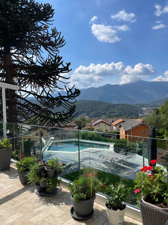 Villa Luganese vista panoramica  piscina e ascensore