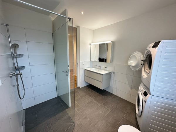 Moderne, helle 1 1/2 Zimmer-Wohnung im 1. OG 3