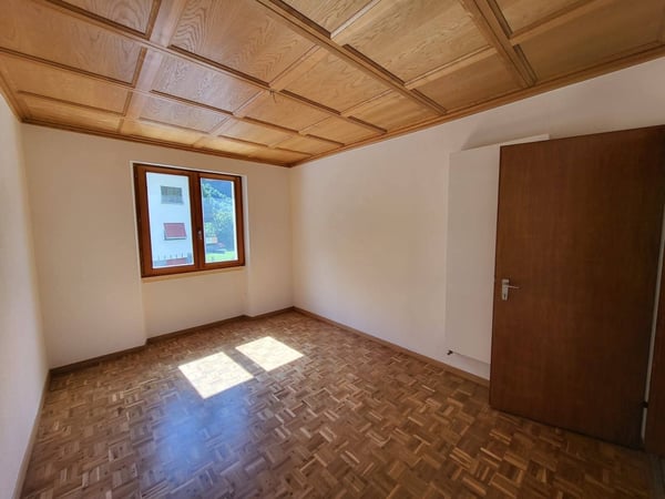 1 LOCALI A SOAZZA Affittasi appartamento di 1 locali(140 mq 3