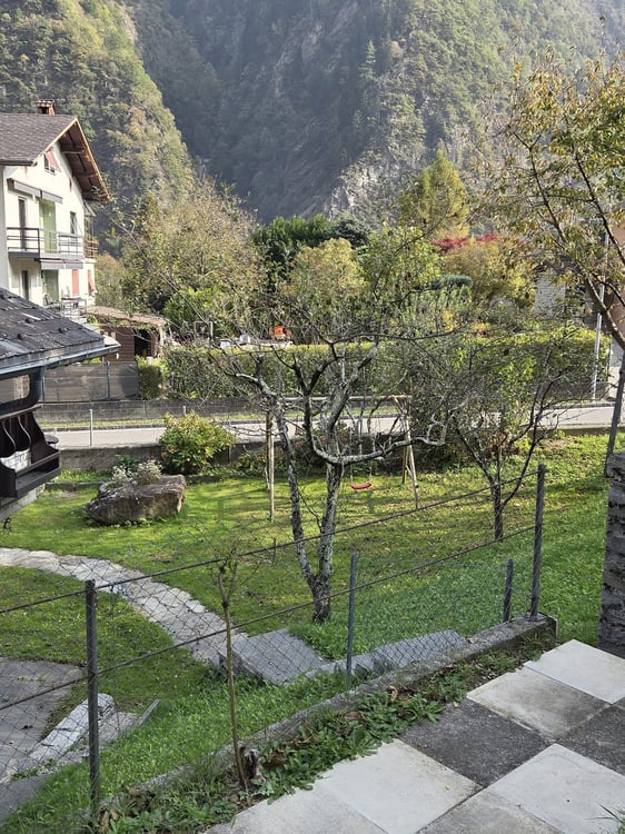 1 LOCALI A SOAZZA Affittasi appartamento di 1 locali(140 mq 10