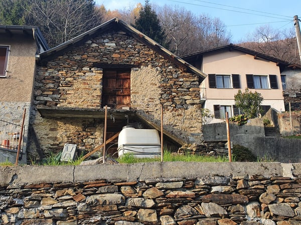 RUSTICO (STALLA) DA RIATTARE ad ISONE 4