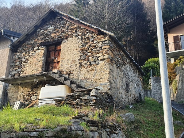 RUSTICO (STALLA) DA RIATTARE ad ISONE 2