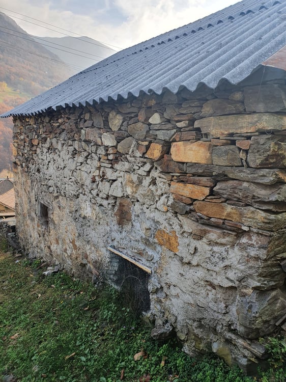 RUSTICO (STALLA) DA RIATTARE ad ISONE 3