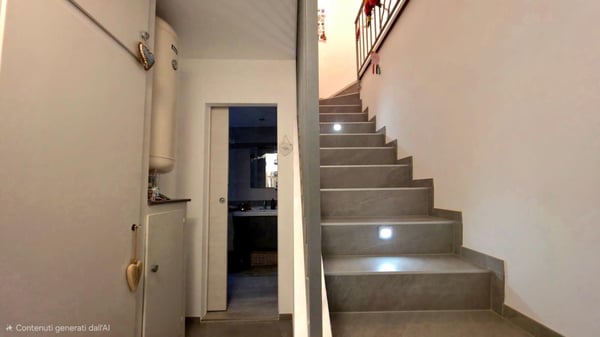 Vendesi Casa contigua centrale con giardino a Contra 4