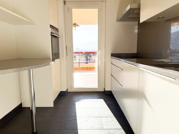 MURALTO - 1.5 locali con splendida vista lago (ref. 1508-23) 12