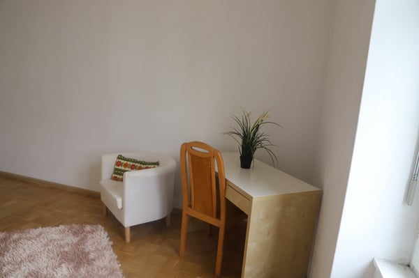 Ab sofort sehr grosses neues möbliertes WG-Zimmer 2