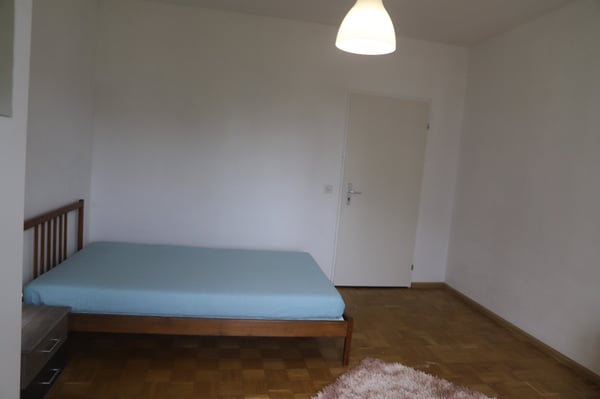 Ab sofort sehr grosses neues möbliertes WG-Zimmer 3