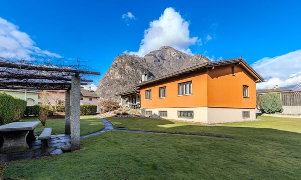 AFFASCINANTE VILLETTA 1.5 LOCALI CON GIARDINO A BIASCA 1