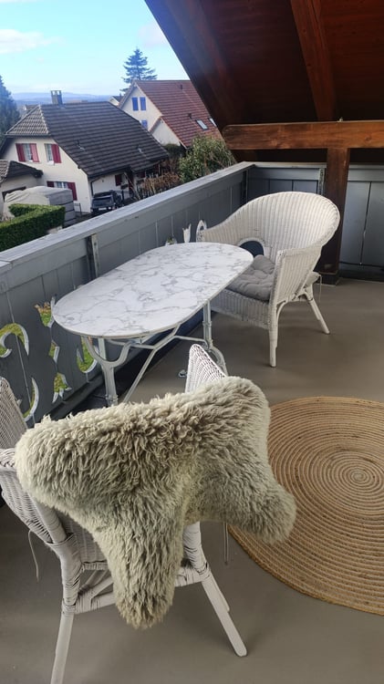 Für eine FRAU WG-Zimmer in EFH in Lommiswil SO 3