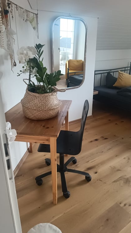 Für eine FRAU WG-Zimmer in EFH in Lommiswil SO 2