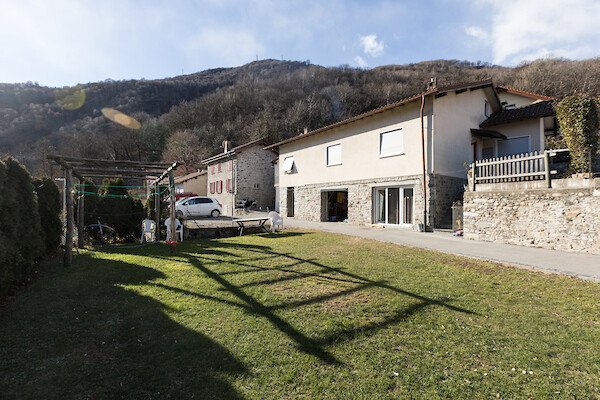 INTERA CASA BIFAMILIARE A SIGIRINO 1