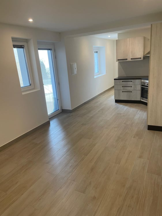 CASA BIFAMILIARE con DUE MONOLOCALI  ID 11353 6