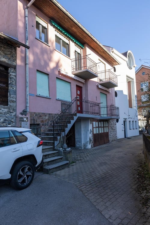 SPLENDIDA PROPRIETÀ BIFAMILIARE A GIUBIASCO 9