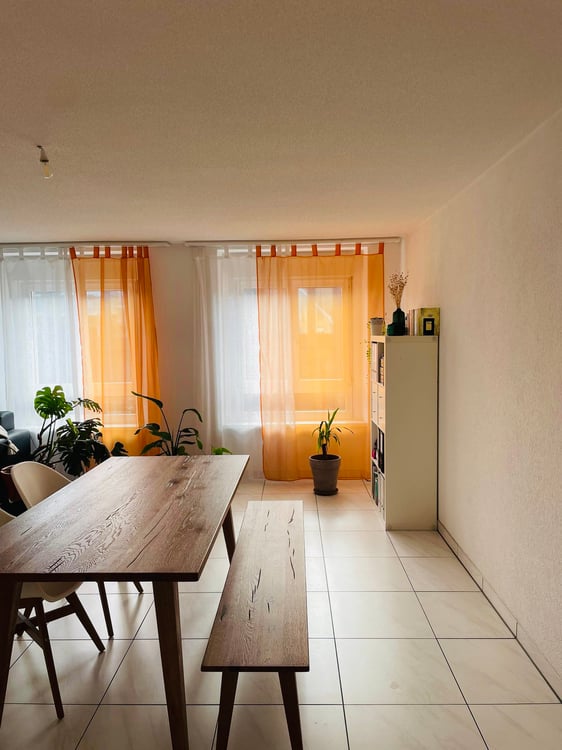 Zu Vermieten große 1 1/2 Zimmer Wohnung 6