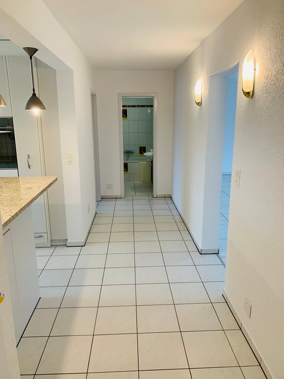 Zu Vermieten große 1 1/2 Zimmer Wohnung 11