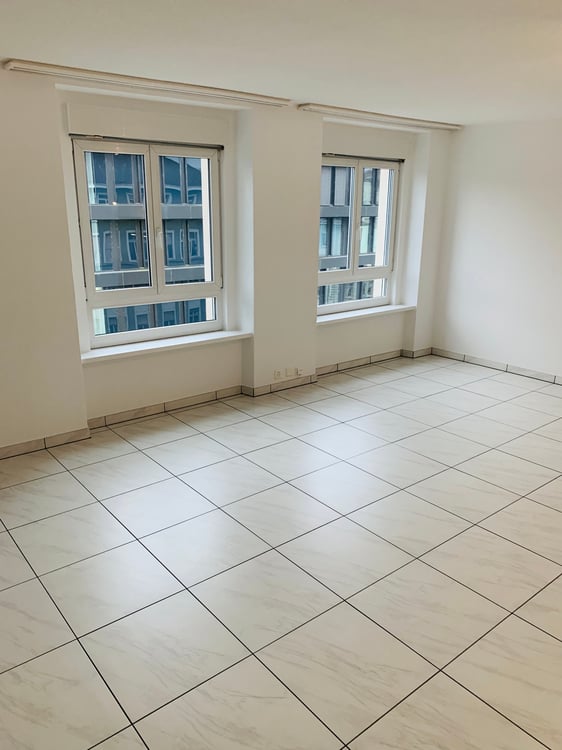 Zu Vermieten große 1 1/2 Zimmer Wohnung 13