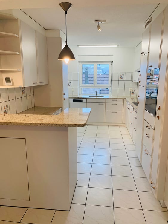 Zu Vermieten große 1 1/2 Zimmer Wohnung 3