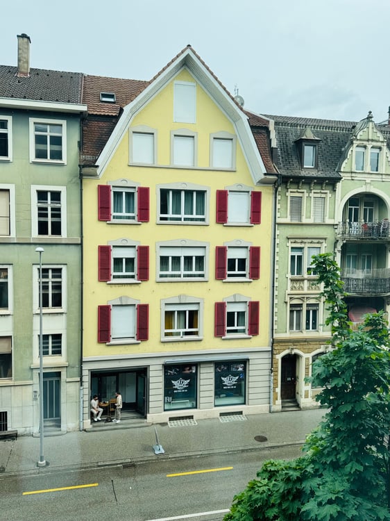 Zu Vermieten große 1 1/2 Zimmer Wohnung 1