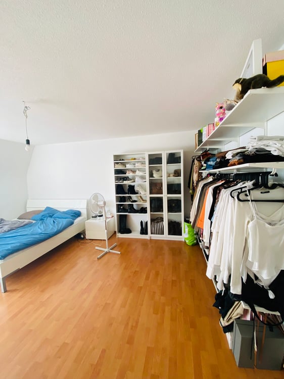 Zu Vermieten große 1 1/2 Zimmer Wohnung 8