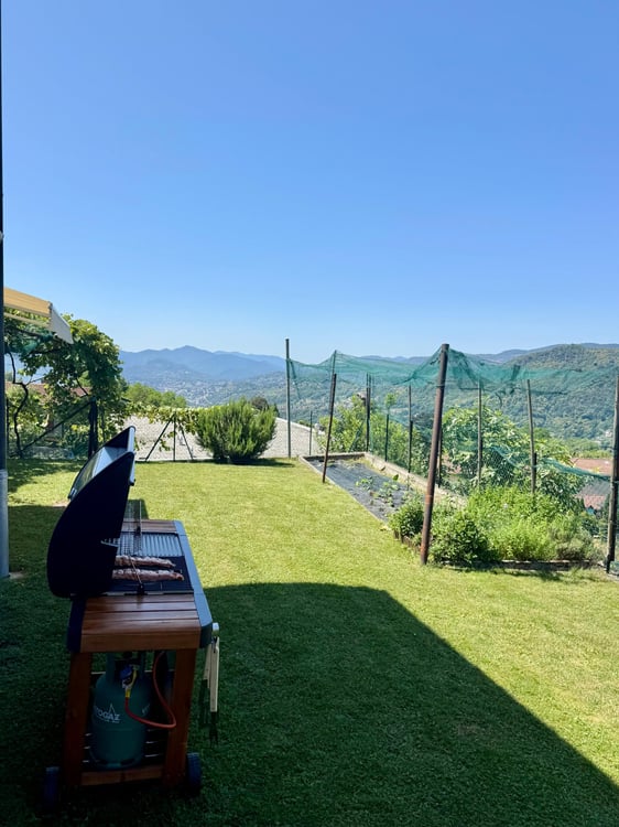 Appartamento Spazioso con Giardino 4