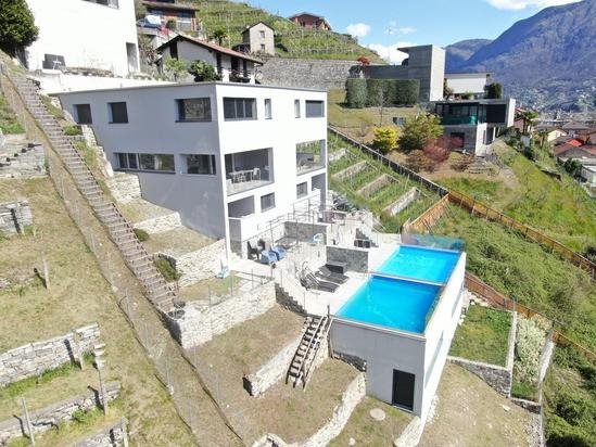 VILLA MODERNA CON PISCINA E VISTA SPETTACOLARE A SEMENTINA 1