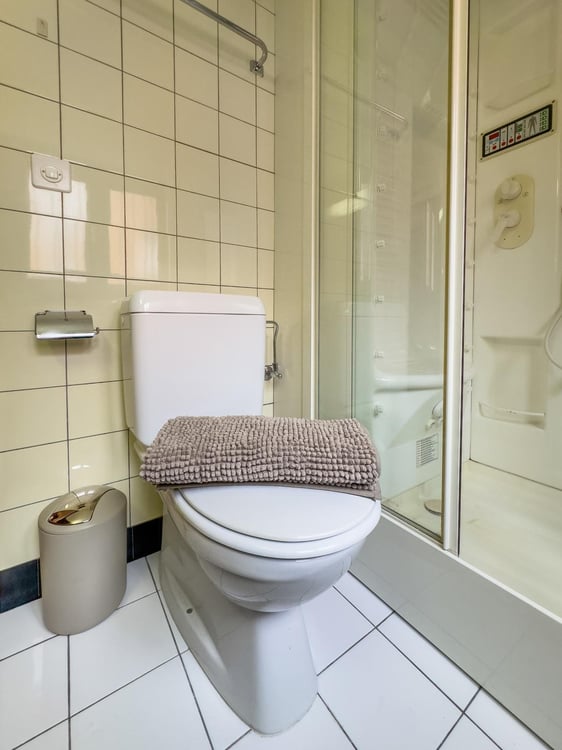 LUMINOSO APPARTAMENTO A COMANO 9