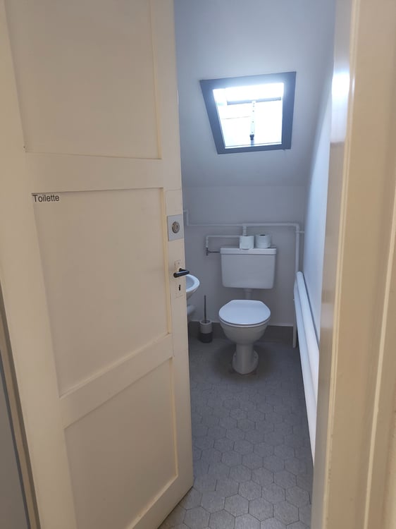 Suche Nachmieter für helle, zentral gelegene Mansarde in BE 4