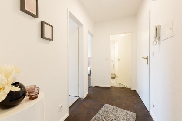 Grosszügige und frisch renovierte 1-Zimmerwohnung ENGE 2