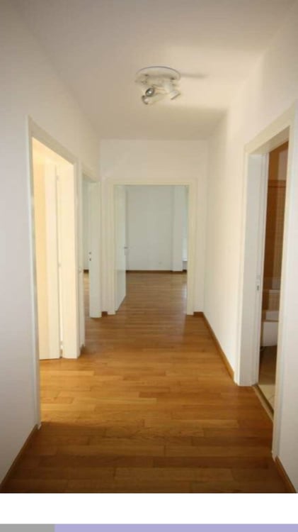 1.5 locali con posteggio in autorimessa in zona centrale 2