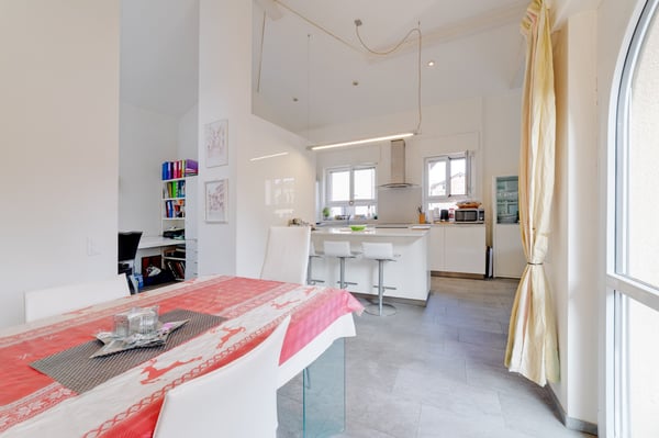 CASLANO - PALAZZINA INDIPENDENTE A DUE PASSI DAL LAGO 1