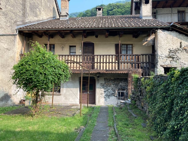 Casa da riattare a Roveredo Grigioni 1