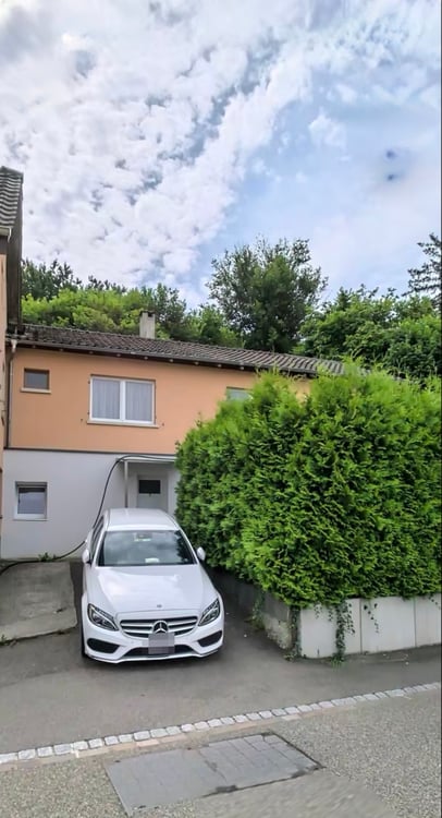 1.1-Zimmer Einfamilienhaus mit Garten, Balkon & Parkplatz 1