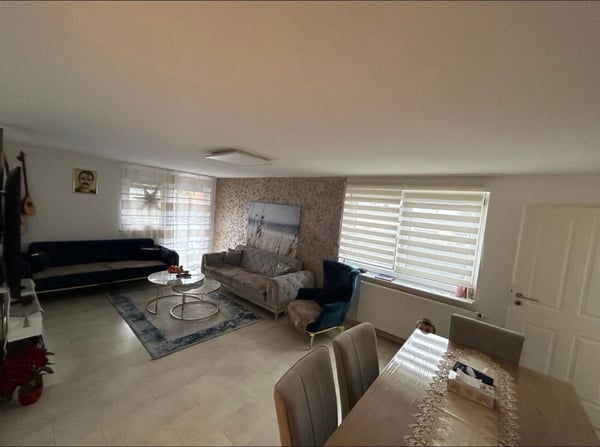 1.1-Zimmer Einfamilienhaus mit Garten, Balkon & Parkplatz 2