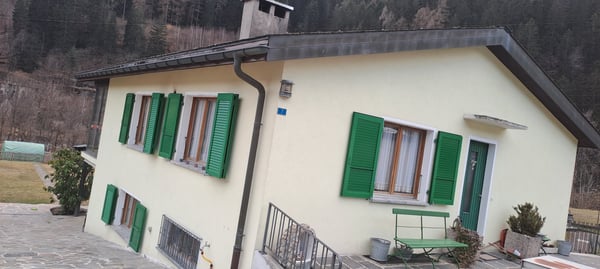 Vendesi casa in Via Campagna, Faido. 1