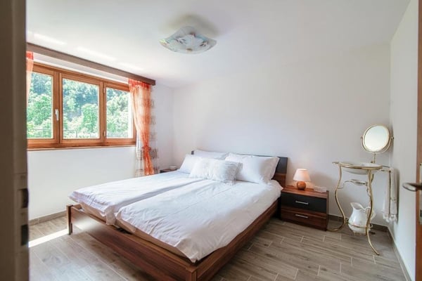 Vendesi casa in Via Campagna, Faido. 12