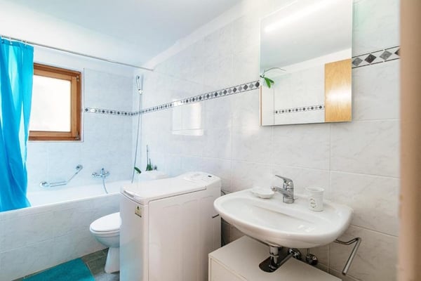 Vendesi casa in Via Campagna, Faido. 13