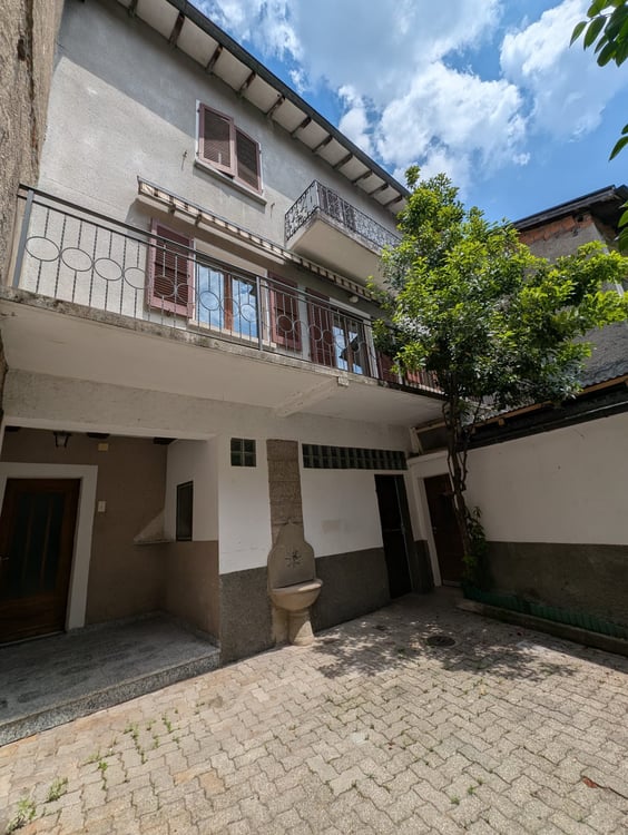 CASA SPLENDIDA E SPAZIOSA A CURIO 1