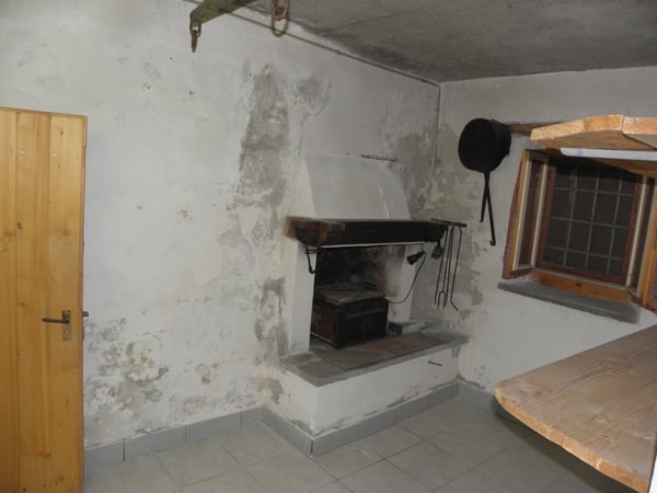 Casa nel nucleo di Mesocco con garage, parcheggio, giardino. 5