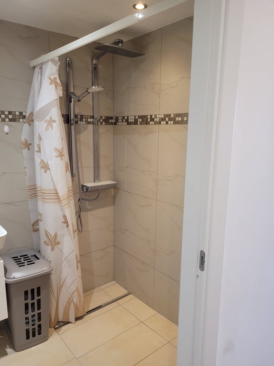Moderne und Renovierte 2.5 Zi. Whg. mit Seesicht 2