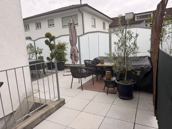 Frisch saniertes Doppel-Einfamilienhaus Allschwil 3