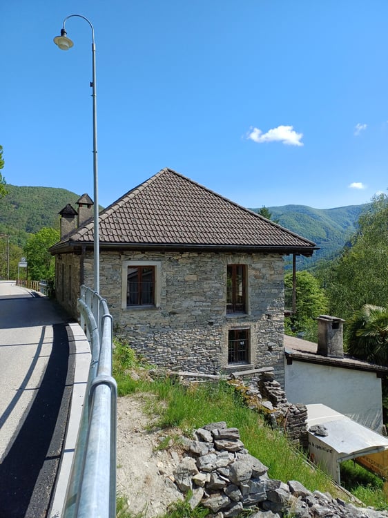 Vendesi ad Auressio grande casa antica 2