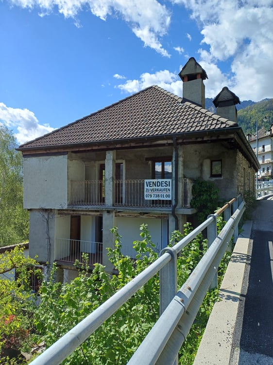 Vendesi ad Auressio grande casa antica 1