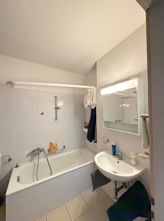 Room in a shared apartment in front of USI 5